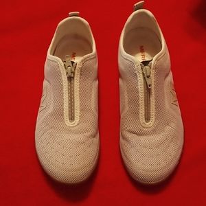 Merrell zip front slip on shoes, light weight, cream color size 6.5